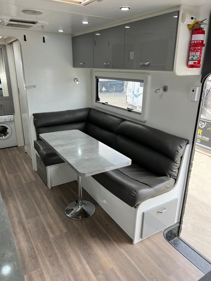 2017 Safari Caravans Legacy 226 Family Van