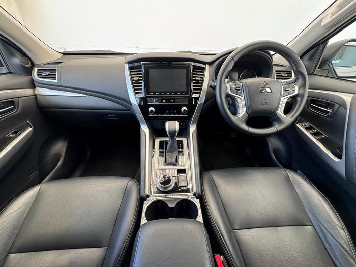 2023 Mitsubishi Pajero Sport GLS