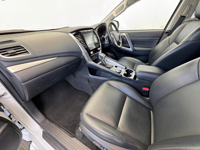 2023 Mitsubishi Pajero Sport GLS