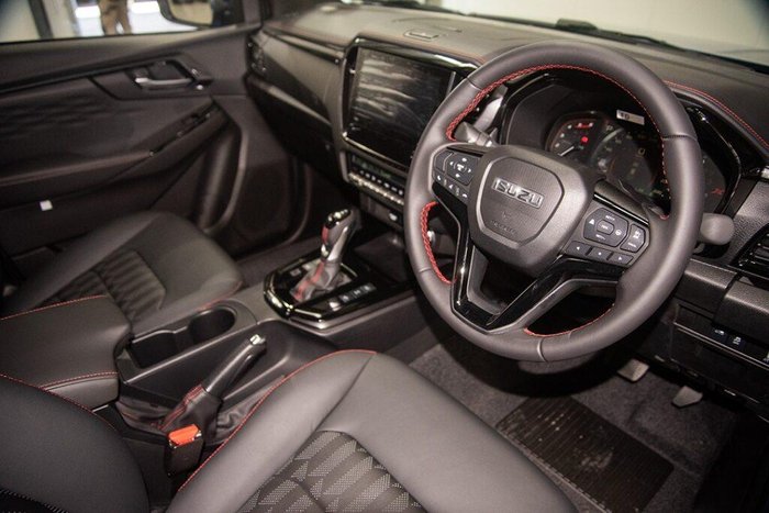 2025 Isuzu D-MAX X-TERRAIN