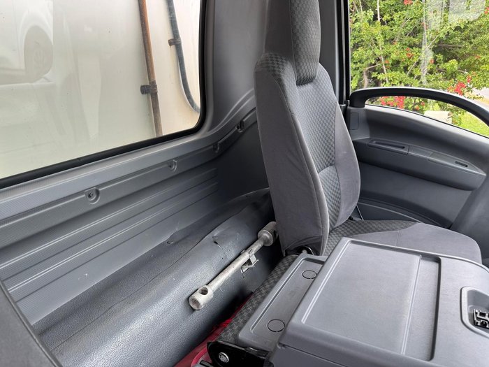 2011 Isuzu Frr 500 WHITE