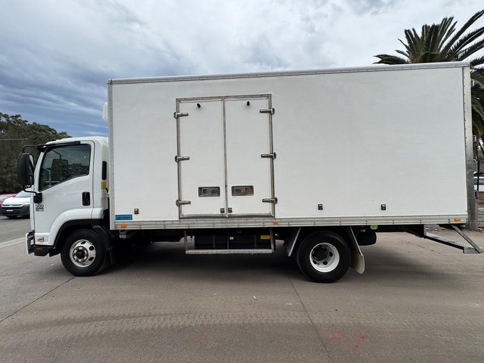 2011 Isuzu Frr 500 WHITE