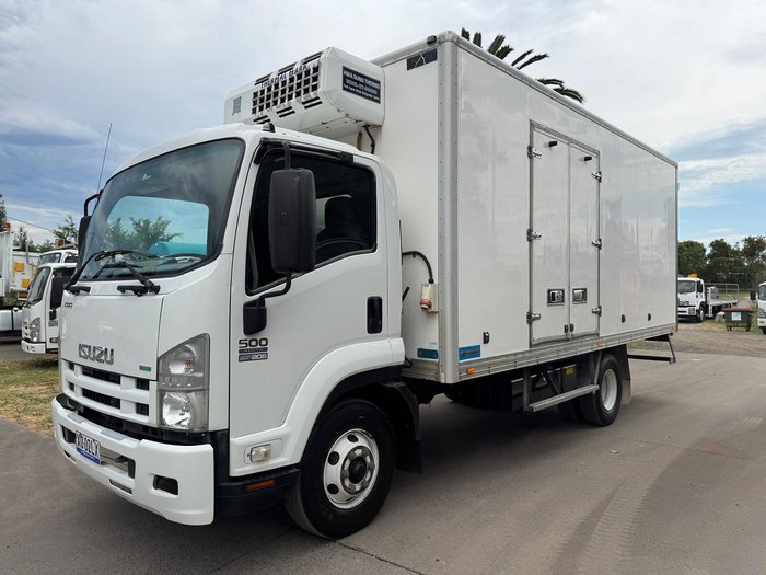 2011 Isuzu Frr 500 WHITE