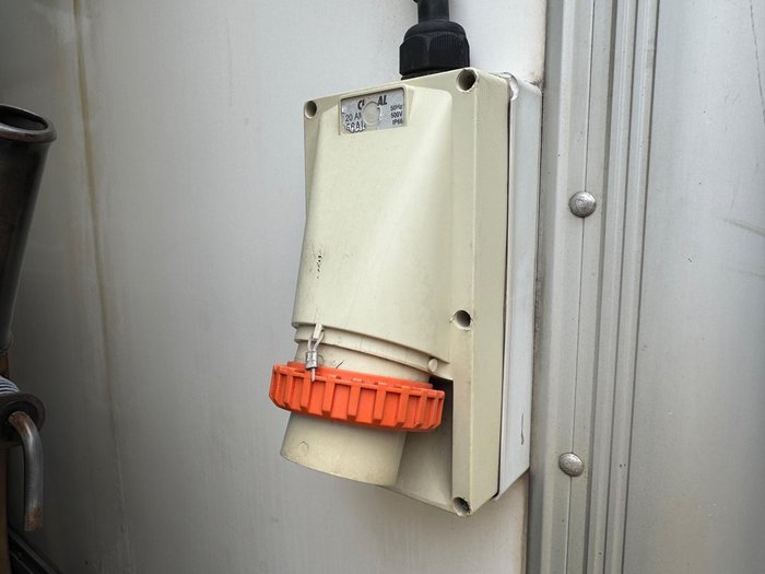 2011 Isuzu Frr 500 WHITE