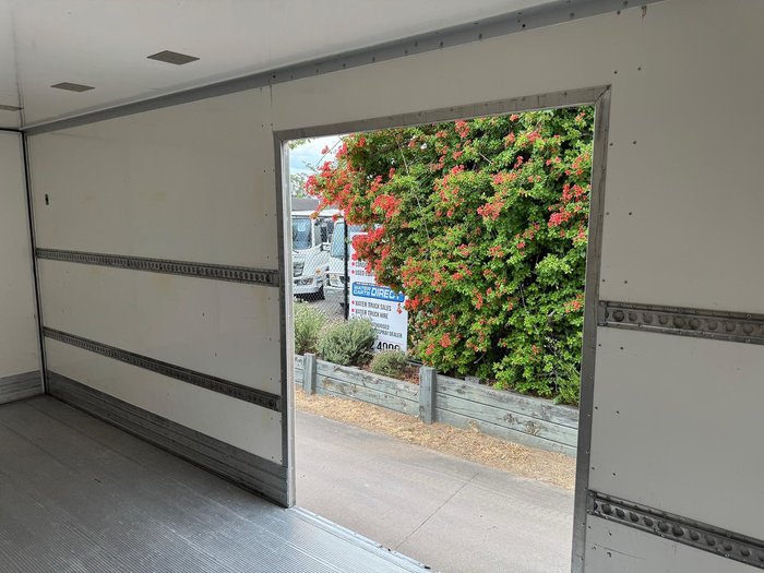 2011 Isuzu Frr 500 WHITE