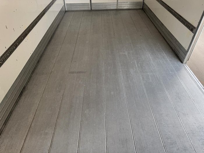 2011 Isuzu Frr 500 WHITE