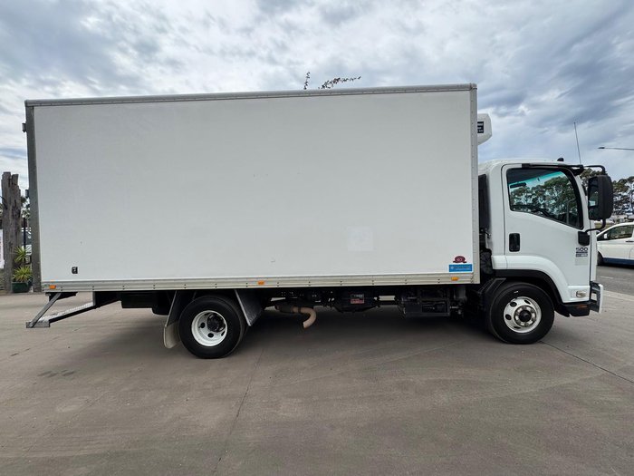 2011 Isuzu Frr 500 WHITE
