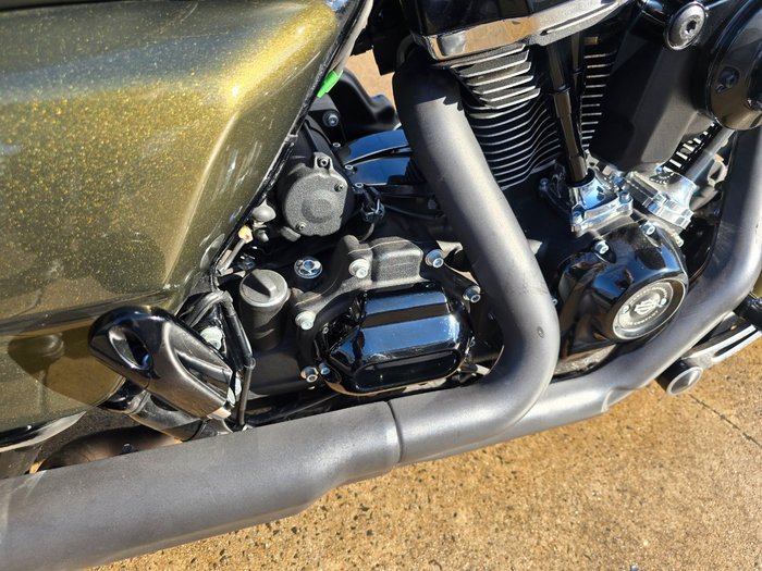 2017 HARLEY-DAVIDSON FLHRXS ROAD KING SPECIAL Green
