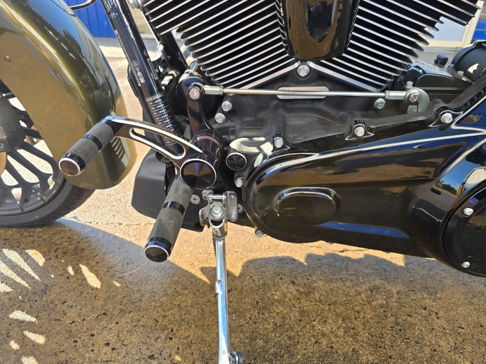 2017 HARLEY-DAVIDSON FLHRXS ROAD KING SPECIAL Green