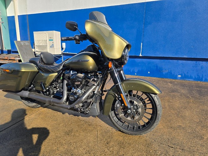 2017 HARLEY-DAVIDSON FLHRXS ROAD KING SPECIAL Green
