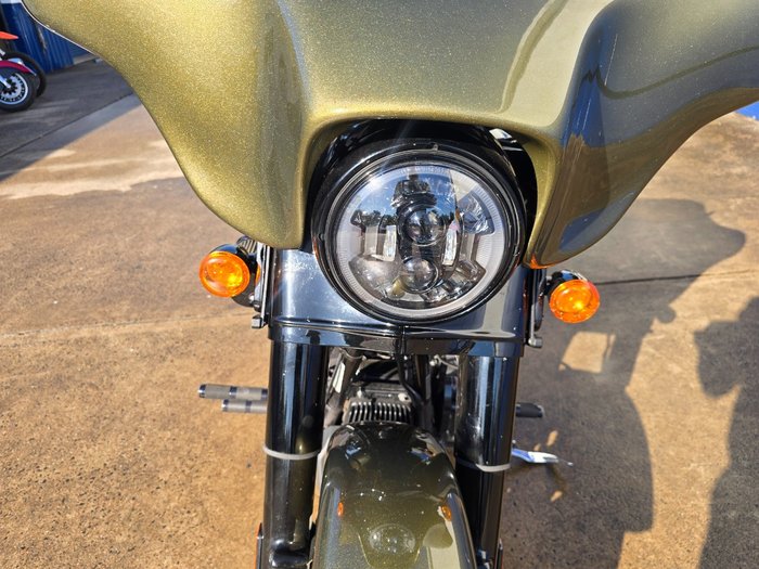2017 HARLEY-DAVIDSON FLHRXS ROAD KING SPECIAL Green