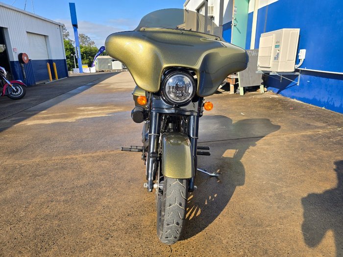 2017 HARLEY-DAVIDSON FLHRXS ROAD KING SPECIAL Green