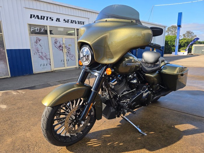 2017 HARLEY-DAVIDSON FLHRXS ROAD KING SPECIAL Green