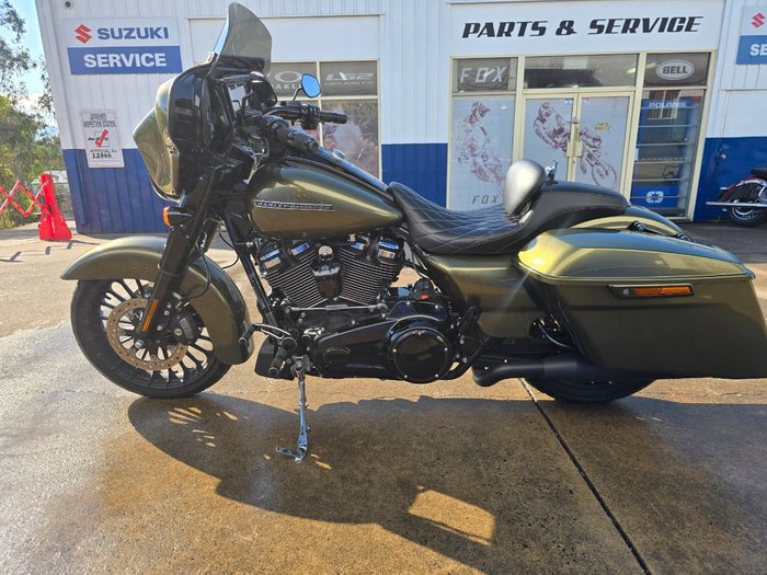 2017 HARLEY-DAVIDSON FLHRXS ROAD KING SPECIAL Green