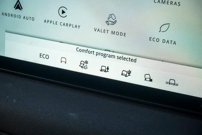 2022 Land Rover Defender 110 P400 S