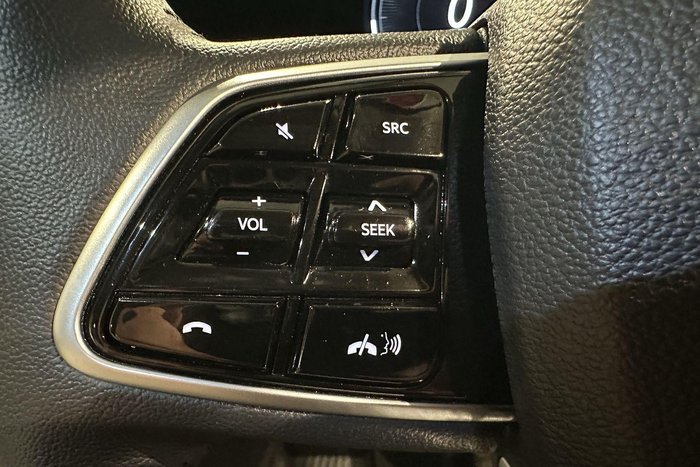 2024 Mahindra XUV700 AX7