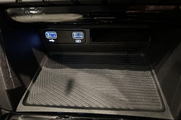 2024 Mahindra XUV700 AX7