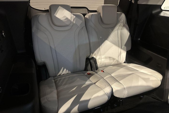 2024 Mahindra XUV700 AX7