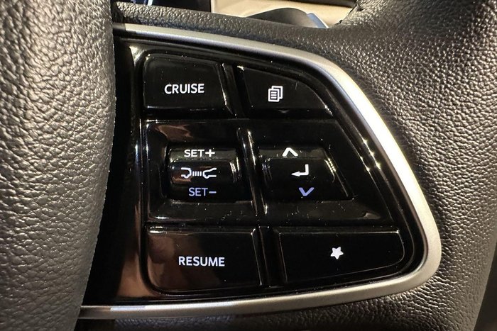 2024 Mahindra XUV700 AX7