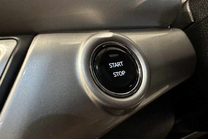 2024 Mahindra XUV700 AX7