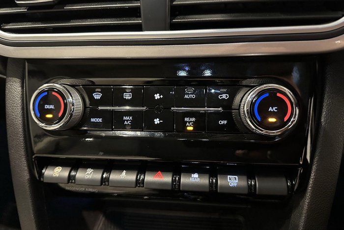 2024 Mahindra XUV700 AX7