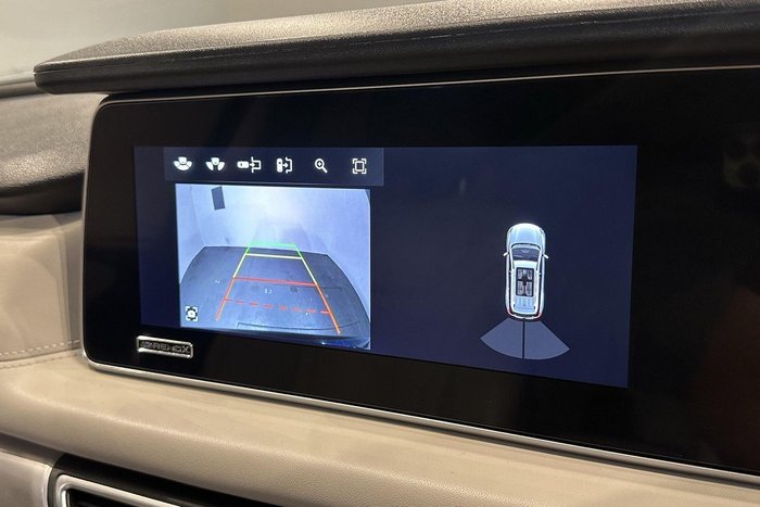 2024 Mahindra XUV700 AX7