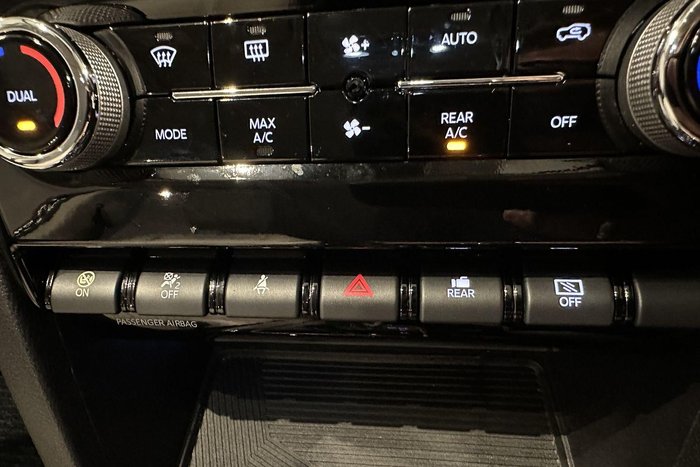 2024 Mahindra XUV700 AX7