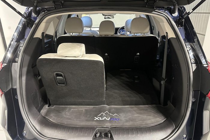 2024 Mahindra XUV700 AX7