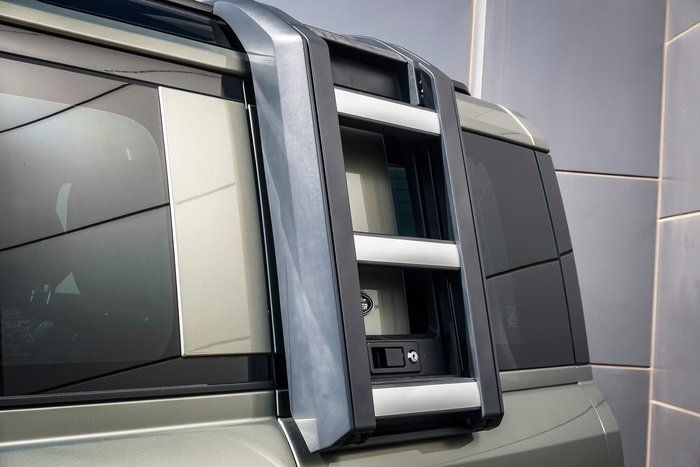 2022 Land Rover Defender 110 D300 SE