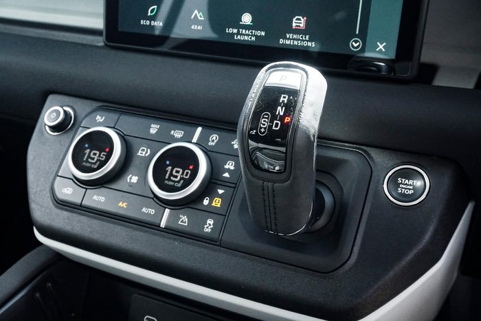 2022 Land Rover Defender 110 D300 SE