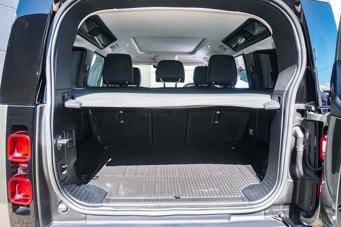 2022 Land Rover Defender 110 D300 SE