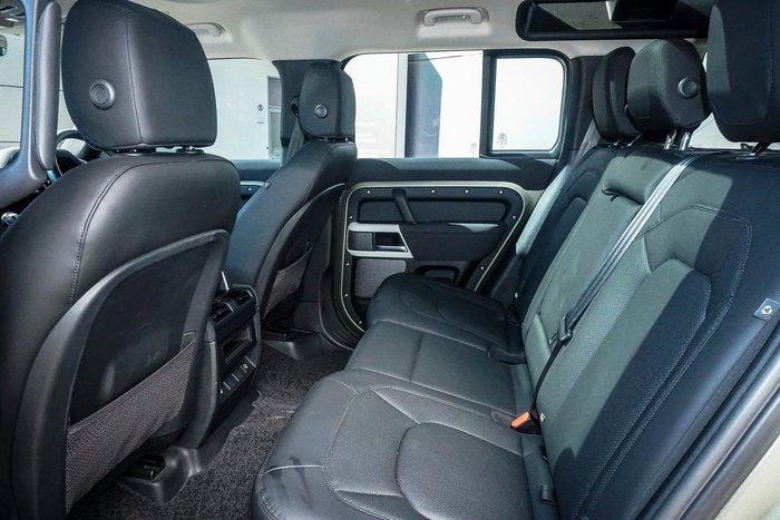 2022 Land Rover Defender 110 D300 SE