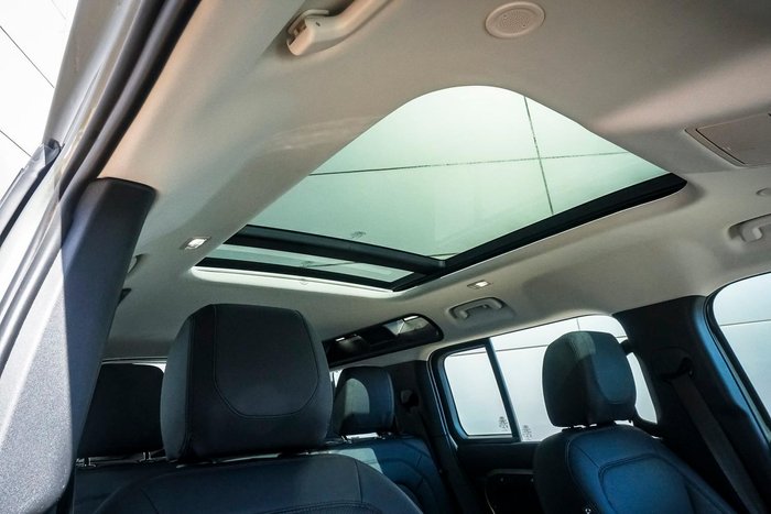 2022 Land Rover Defender 110 D300 SE