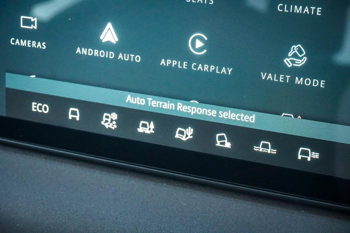 2022 Land Rover Defender 110 D300 SE