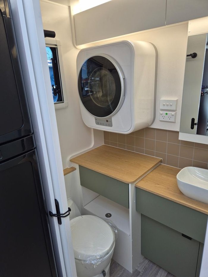 2025 New Age Caravans Manta Ray Mr16e Expedition My25 Full Offroad