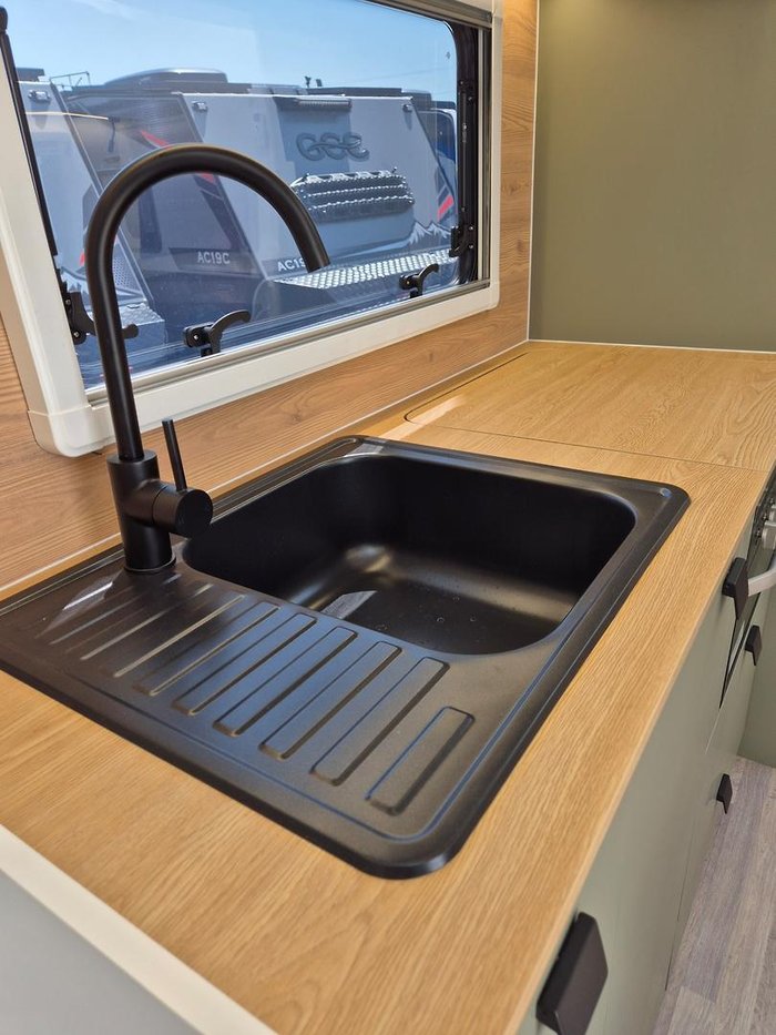 2025 New Age Caravans Manta Ray Mr16e Expedition My25 Full Offroad