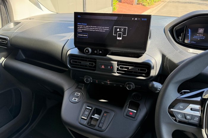 2025 Peugeot Partner Pro