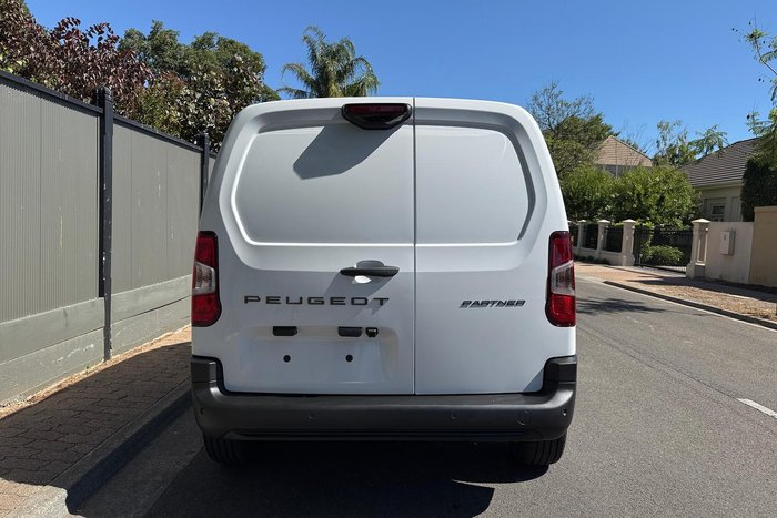 2025 Peugeot Partner Pro