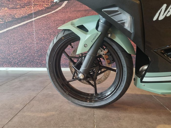 2025 Kawasaki Ninja 500 SE Ninja White