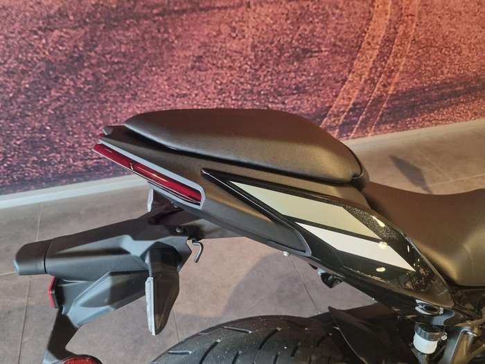 2025 Kawasaki Ninja 500 SE Ninja White