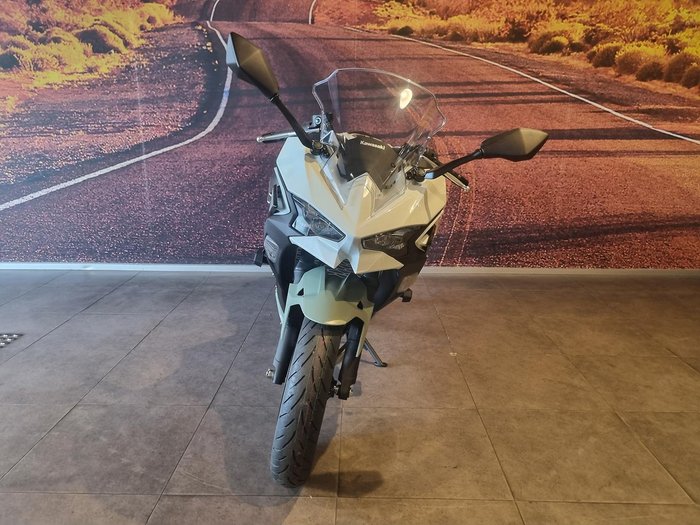 2025 Kawasaki Ninja 500 SE Ninja White