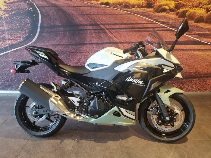 2025 Kawasaki Ninja 500 SE Ninja White