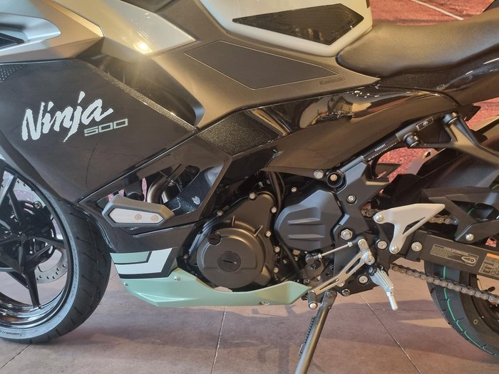 2025 Kawasaki Ninja 500 SE Ninja White