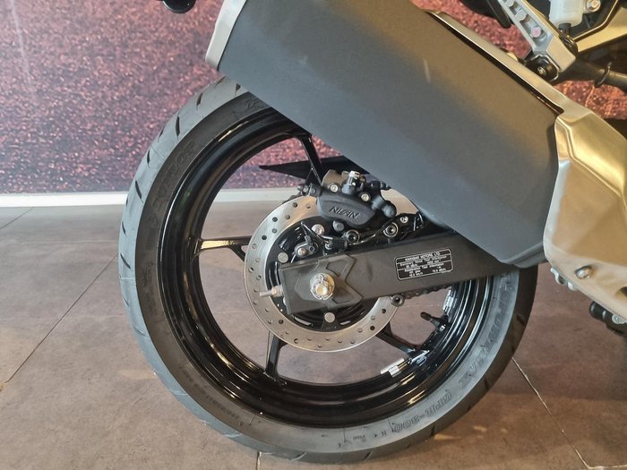 2025 Kawasaki Ninja 500 SE Ninja White