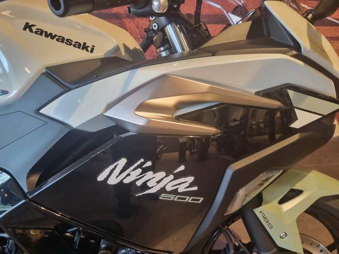 2025 Kawasaki Ninja 500 SE Ninja White