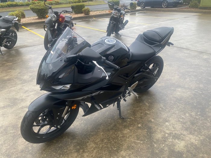 2024 Yamaha YZF-R3 Black