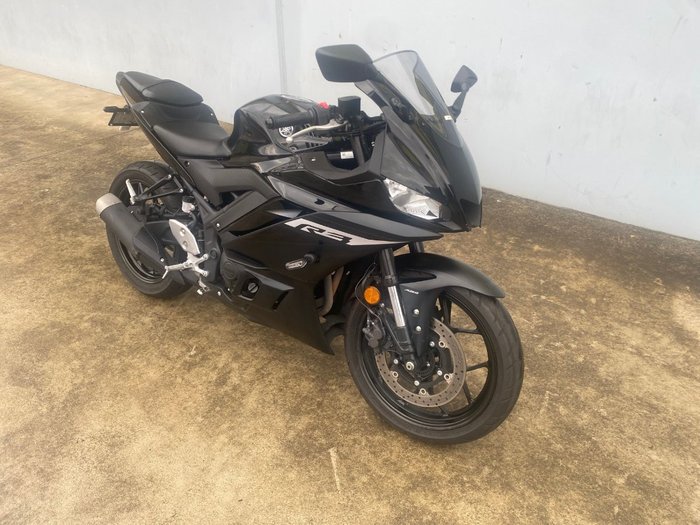 2024 Yamaha YZF-R3 Black