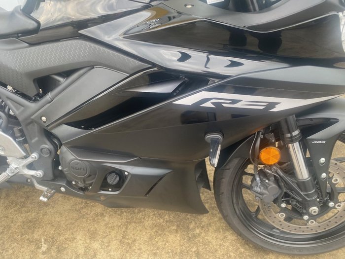 2024 Yamaha YZF-R3 Black