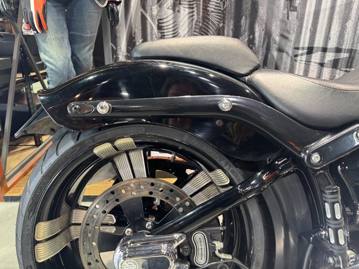 2016 Harley-davidson FXSB SOFTAIL BREAKOUT Black