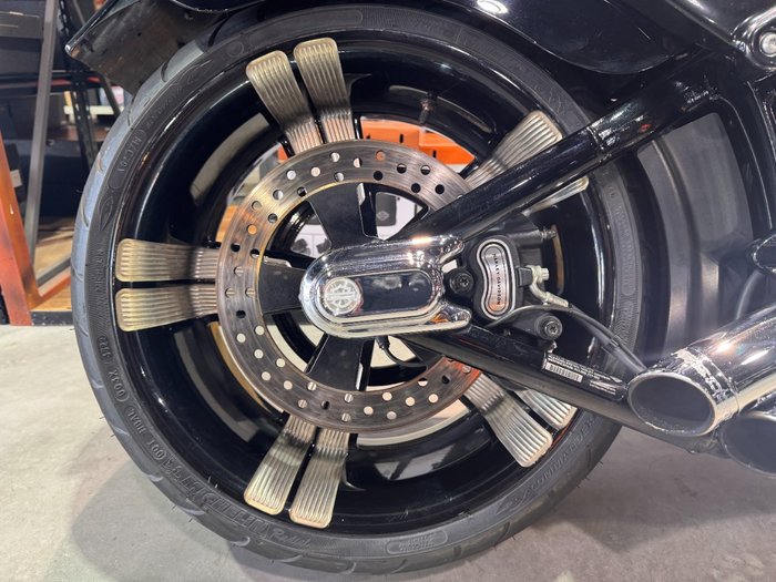 2016 Harley-davidson FXSB SOFTAIL BREAKOUT Black